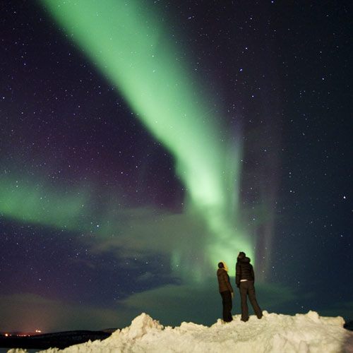 Innovation_Norway-Terje_Rakke-People-watching-Northern-lights-Kautokeino-Finnmark.