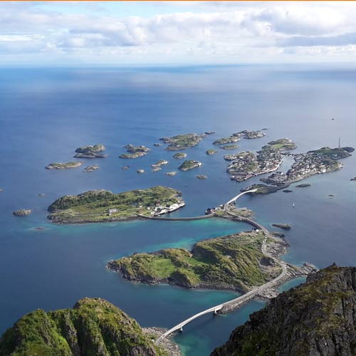 © Visit Norway - Henningsvaer - Lofoten © Visit Norway - Henningsvaer - Lofoten