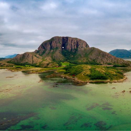 Torghatten © Sven-Erik Knoff - Visit Norway