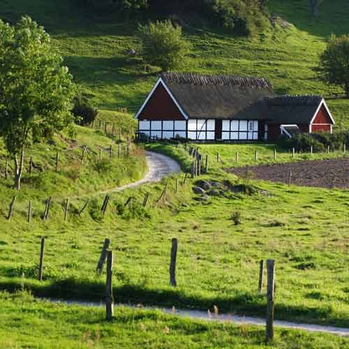 Imagebank_Sweden-henrik_malmqvist-traditonal_farmhouse