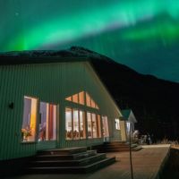 Nordlichter über der Lodge © Arctic Panorama Lodge