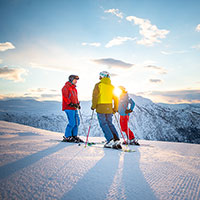 Skifahrer im verschneiten Myrkdalen © Sverre Hjørnevik Norway's best
